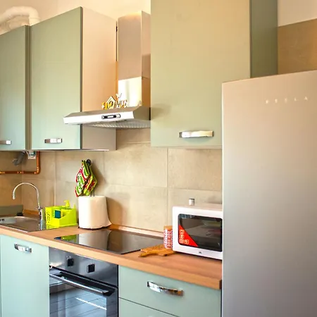 Large Apartment, Free Parking, River View Apartment Lecco