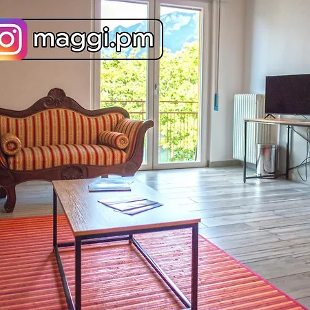 Large Apartment, Free Parking, River View Apartment *