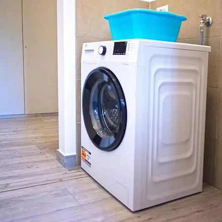 Large Apartment, Free Parking, River View *