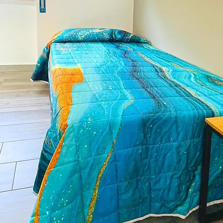 Large Apartment, Free Parking, River View Apartment *