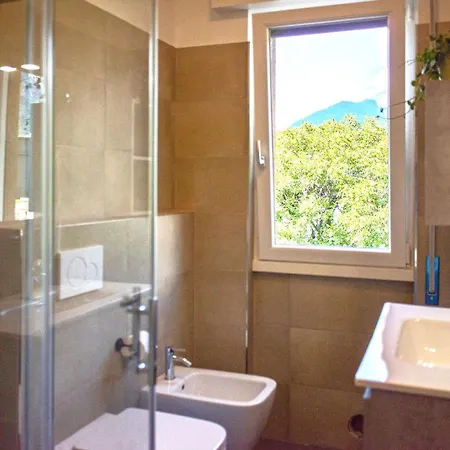 Apartment Large Apartment, Free Parking, River View Lecco